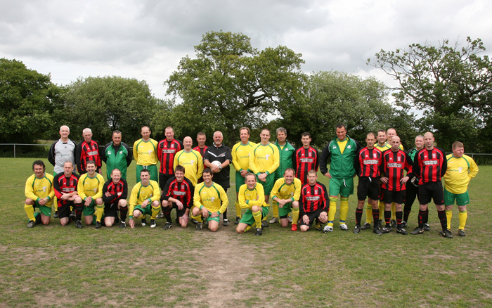 The teams line up for the 2010/11 Charity Cup 2nd leg