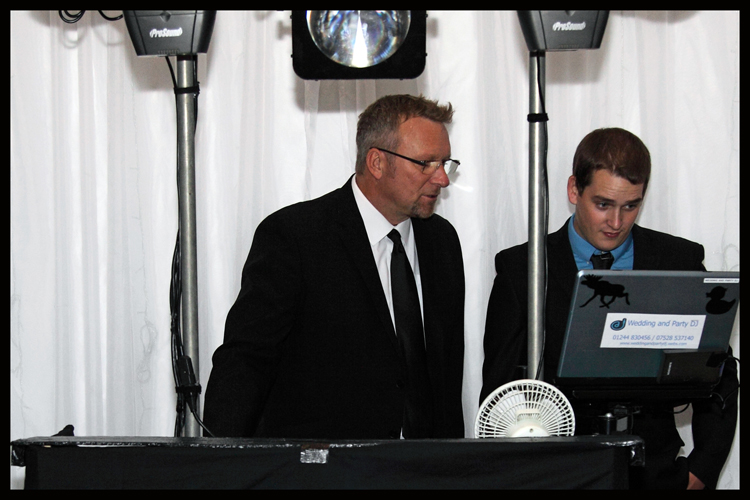 Mike Thwaites - Wedding & Party DJ